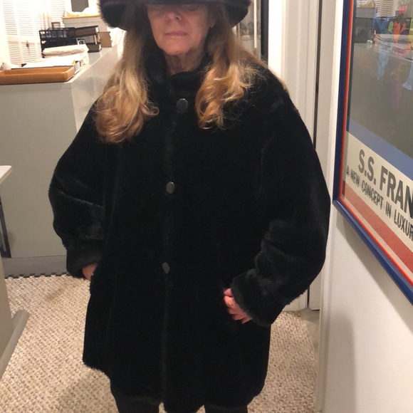 Jet black faux fur jacket - Picture 5 of 7